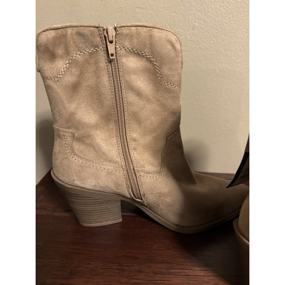 Women’s Dallas Wide Width Ankle Western Bootie with Memory Foam Insole Size 9 - Picture 4 of 6